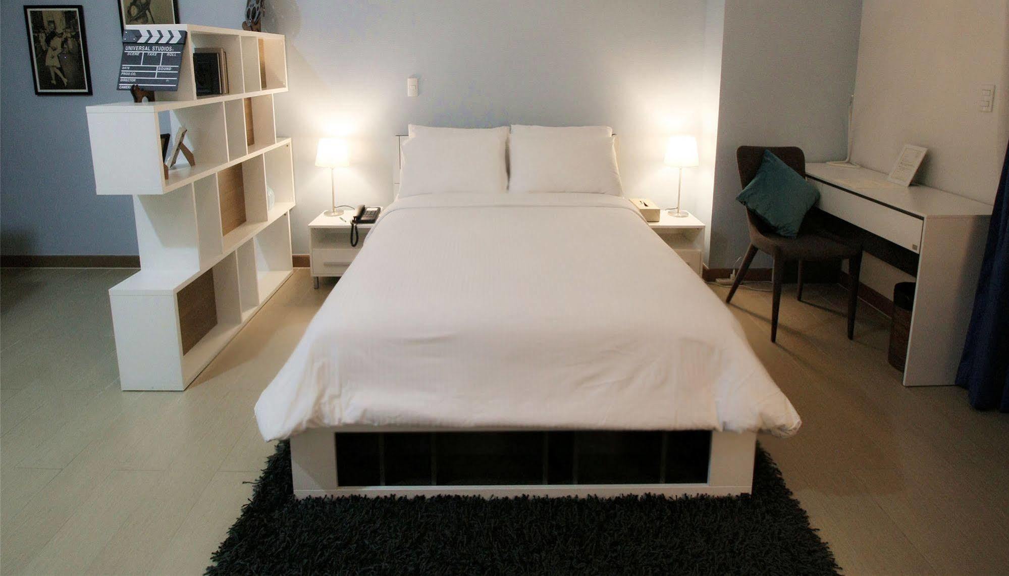Maxstays - Max Style @ The Venice Residences Taguig Eksteriør bilde